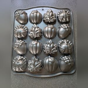Nordic Ware Autumn Cakelette Pan